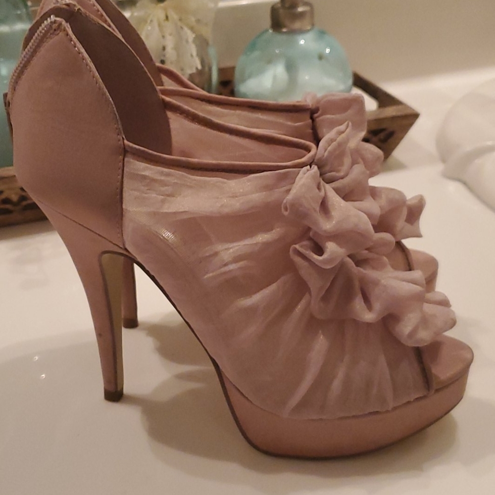 Chinese laundry ruffle heels